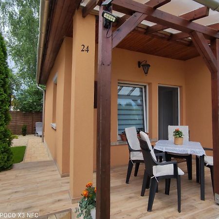 Alom Apartman Мезйокйовешд Екстер'єр фото