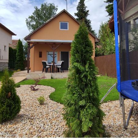 Alom Apartman Мезйокйовешд Екстер'єр фото