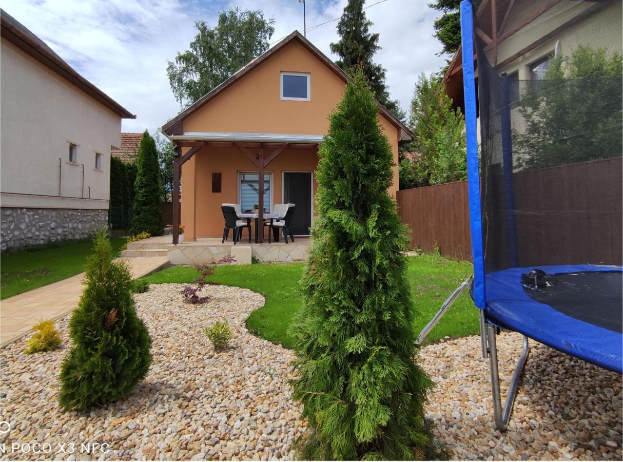 Alom Apartman Мезйокйовешд Екстер'єр фото